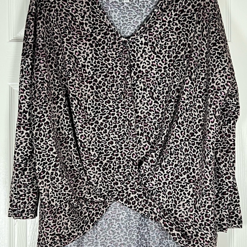Umgee Black and White Asymmetrical Blouse
